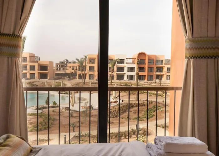 Posh Gouna Poolside *